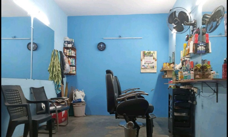 loves-new-mens-beauty-parlour-big-2